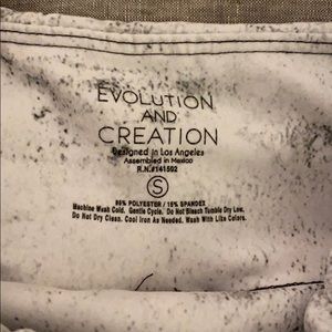 Size small patterned leggings